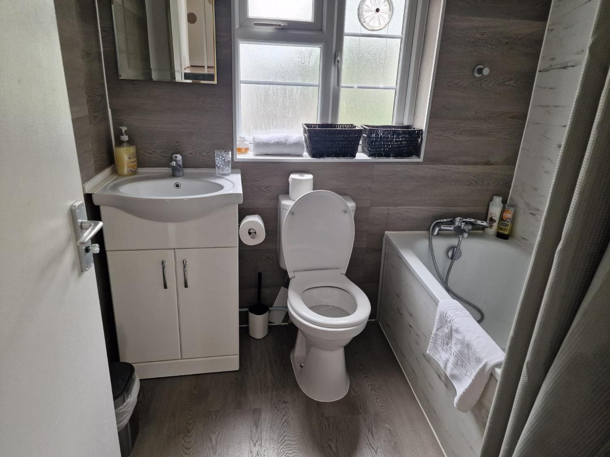 2br Earls Court Prime Location