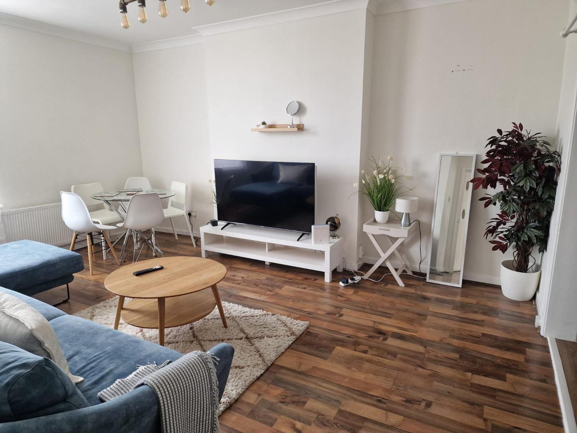 2br Earls Court Prime Location London