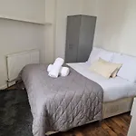 2Br Apartment Earls Court Prime Location